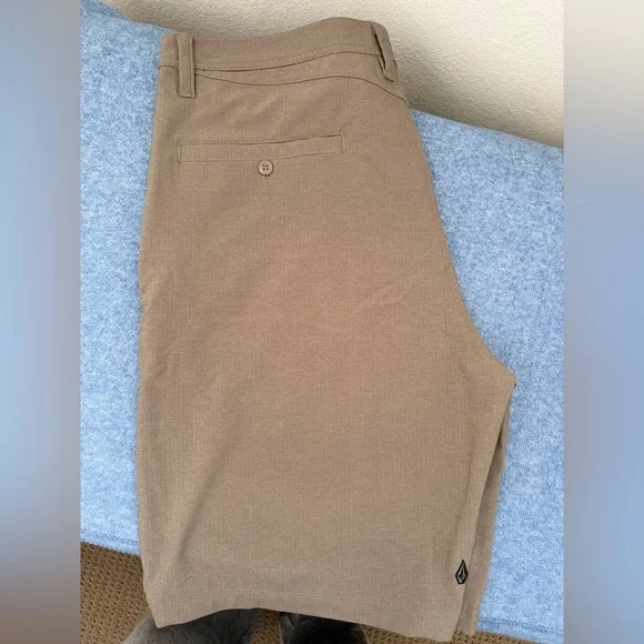 Volcom Men's Charcoal Flat Front Shorts (NWT) - Picture 5 of 14